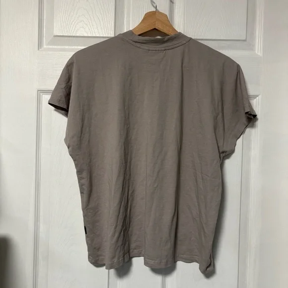 Queen Tee - Picture 3 of 5